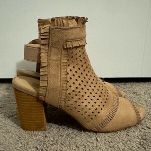 Pretty Good Choice size 6.5 Kyra tan faux suede peep toe bootie shoes women new
